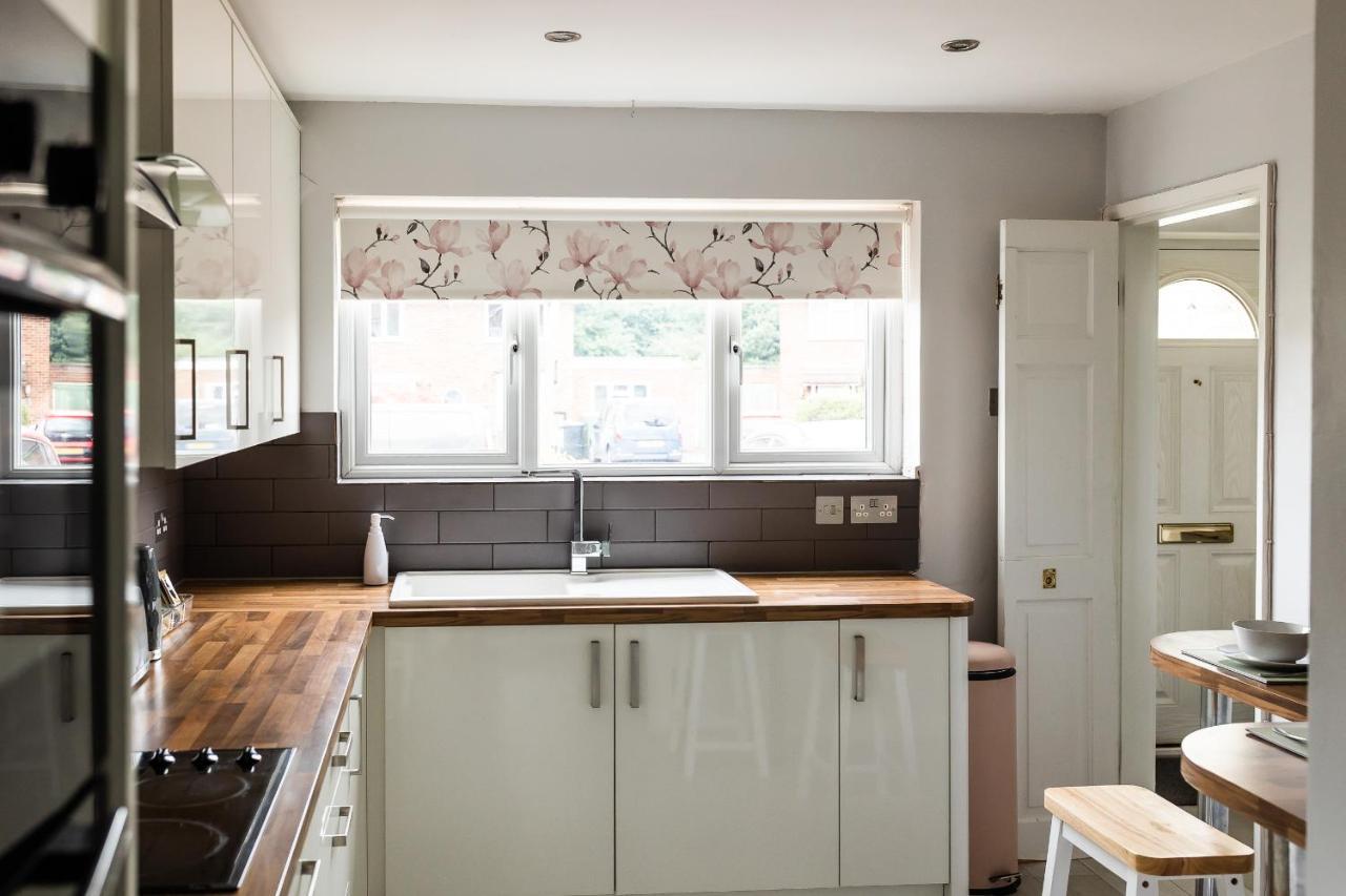 Lovely House In Welwyn With Garden And Off Road Parking Welwyn Garden City Buitenkant foto