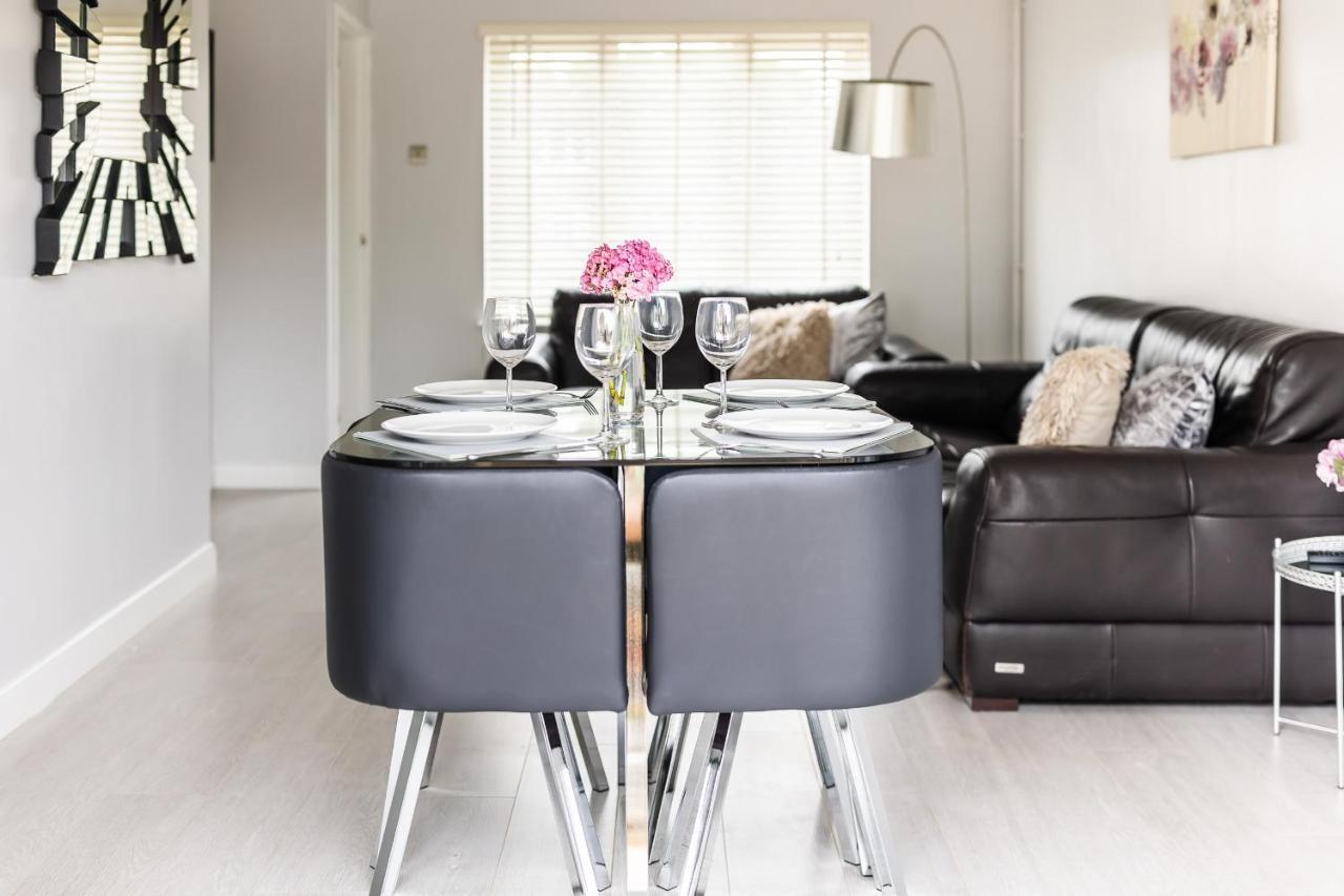 Lovely House In Welwyn With Garden And Off Road Parking Welwyn Garden City Buitenkant foto